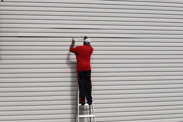 Loose Siding Repair in Lima